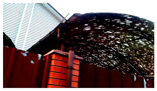 Трещины на навесе из поликарбоната